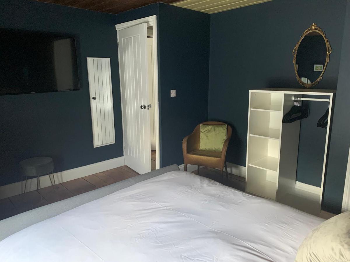 Min-Y-Fford Sleeps 6 Plus Pet Newport  Exterior foto